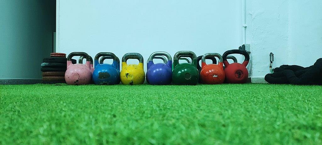 Levantamento terra com kettlebell 