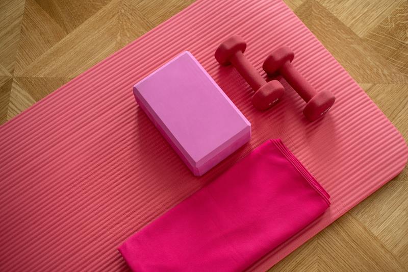 equipamentos para exercício aeróbico - colchonete, pesos, fita elástica