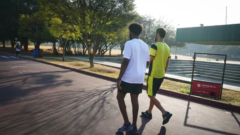 quantas calorias se perdem em uma hora de caminhada