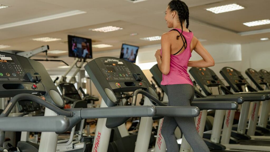 Mulher fazendo cardio