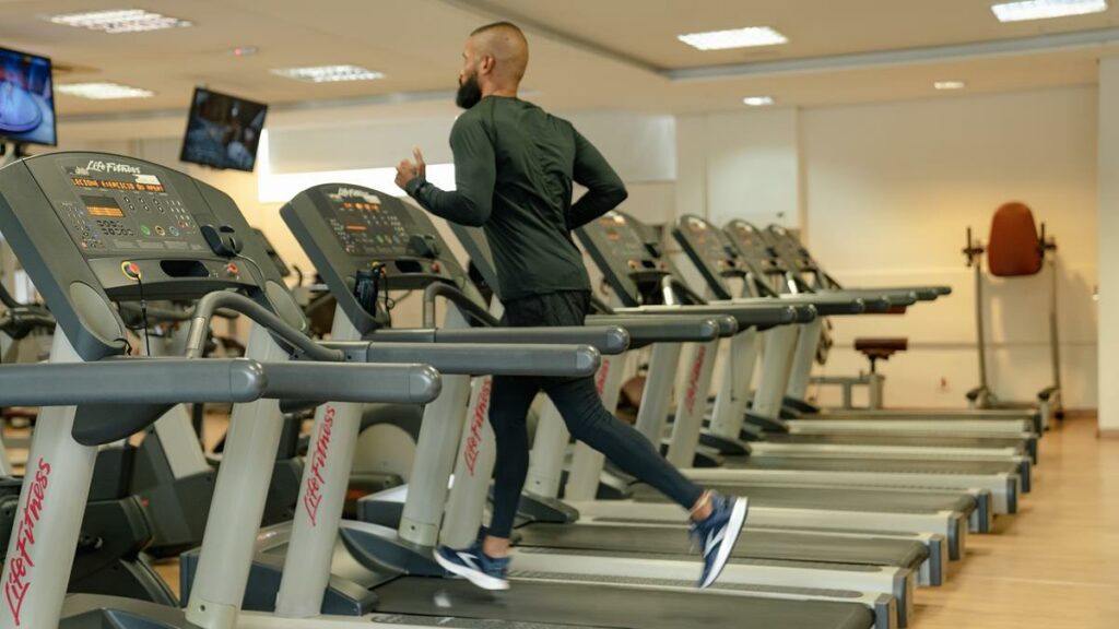 Pessoa fazendo cardio depois do treino