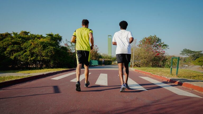 6 Dicas de app de corrida e caminhada para monitorar o seu exercício