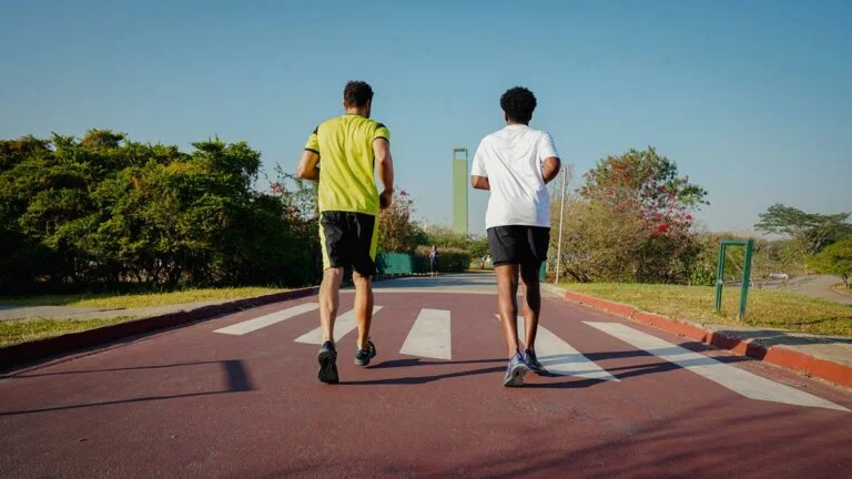 6 Dicas de app de corrida e caminhada para monitorar o seu exercício