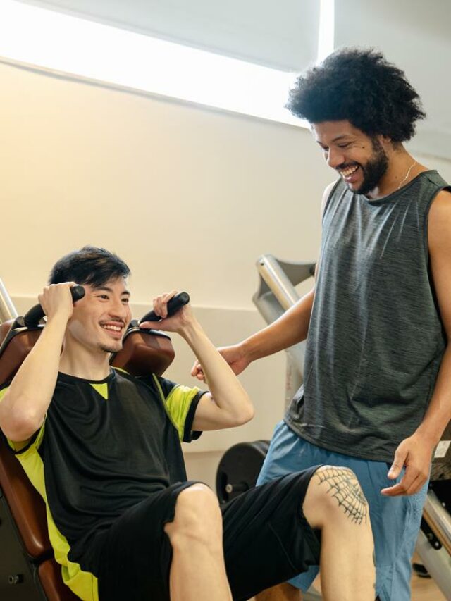 foto de duas pessoas treinando juntas