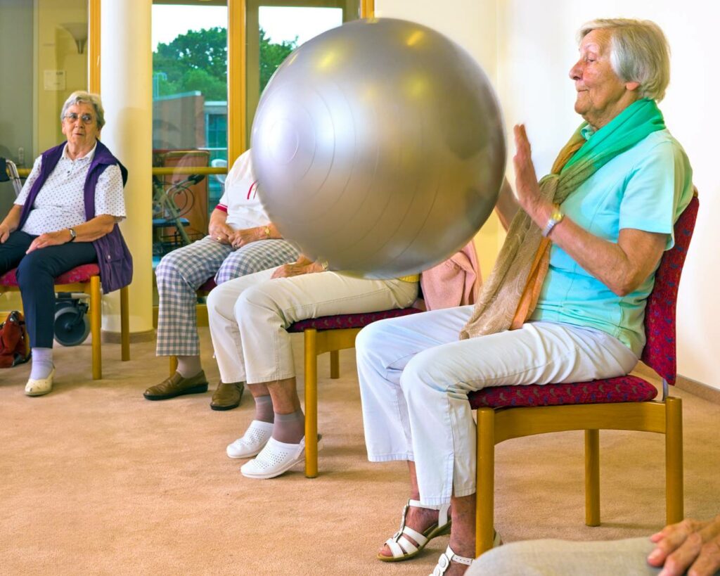 Pilates ajuda a cuidar da flexibilidade e postura corporal, que é geralmente comprometia com o passar dos anos