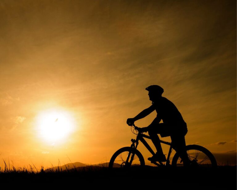 Saiba como andar de bicicleta pode te ajudar a sair do sedentarismo