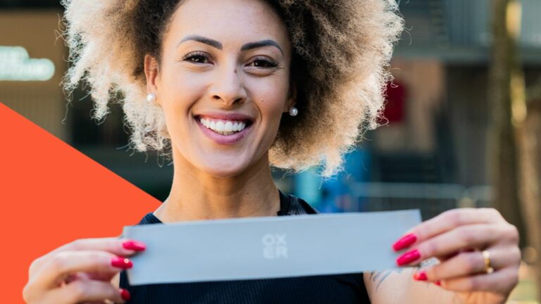 A melhor maneira de ativar os glúteos com a Miniband Oxer